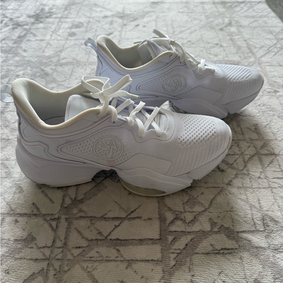 Zumba Air Stomp Remix || - White - Picture 5 of 7